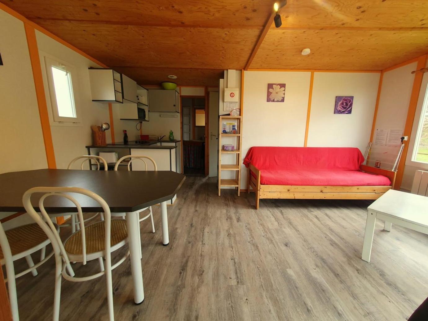 Les Chalets Du Quignon Autry-le-Chatel Exterior photo